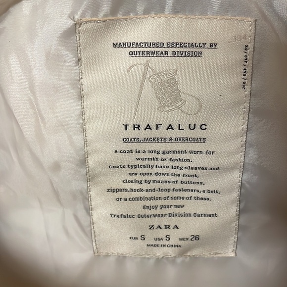 Zara sleeveless puffer vest with removeable hood - Picture 3 of 4